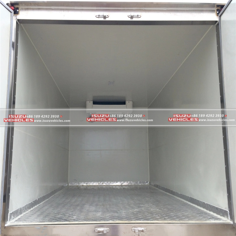 ISUZU 6 Ton Fresh Vegetables and Meats Transport Refrigerator Truck Box Inside ISUZU 6 Ton Fresh Vegetables and Meats Transport Refrigerator Truck Box Inside