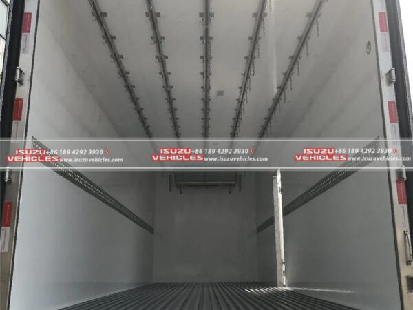 ISUZU 6 Ton Fresh Vegetables and Meats Transport Refrigerator Truck Inside