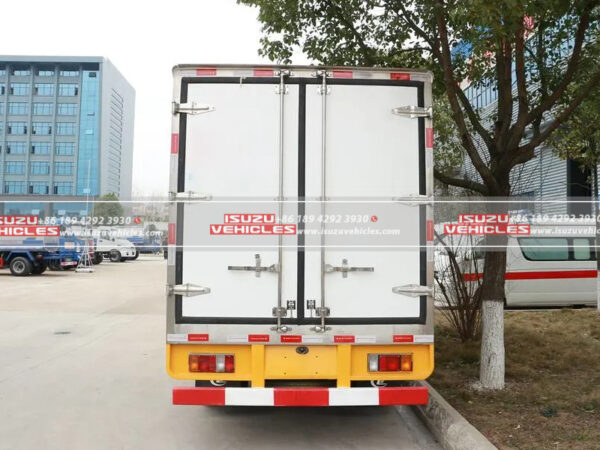 ISUZU 6 Ton Refrigerated Cooling Box Truck Back