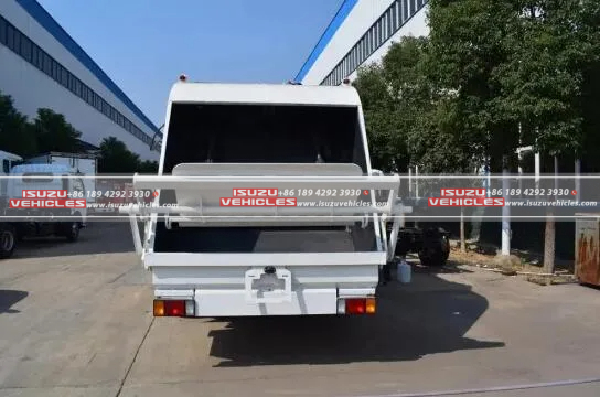 ISUZU 6 Ton Small Light Garbage Compactor Truck Back