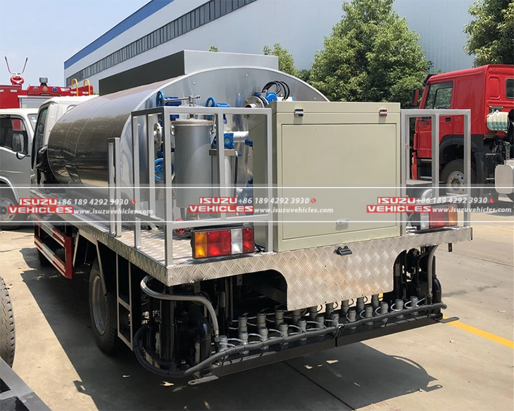 ISUZU Asphalt Distributor Truck Back Details