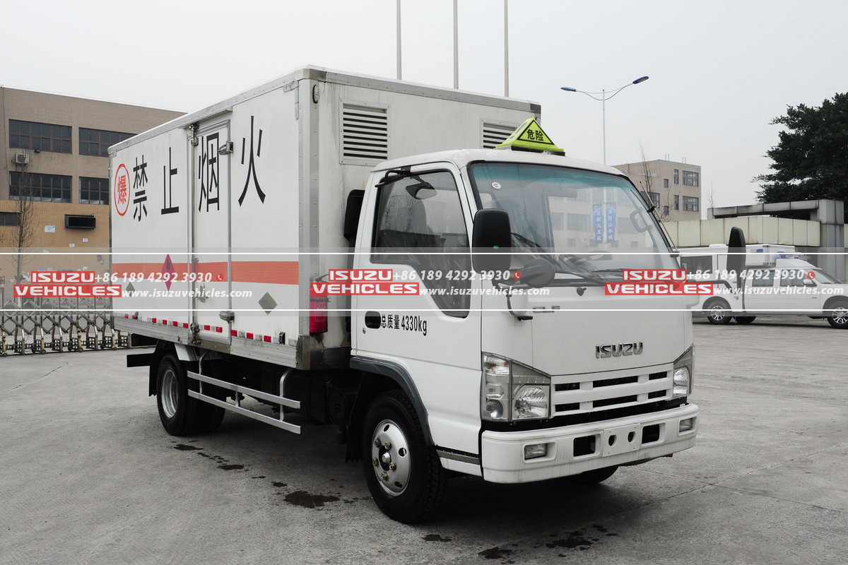ISUZU Blasting Equipment Transport Cargo Truck Tractor Front ISUZU Blasting Equipment Transport Cargo Truck Tractor Front