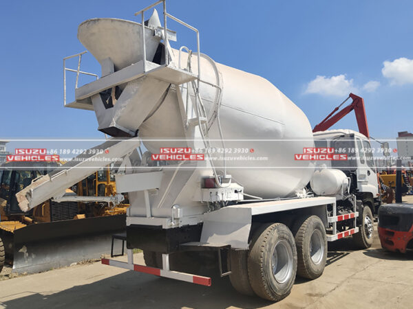 ISUZU Cement Mixer Vehicle Back Left