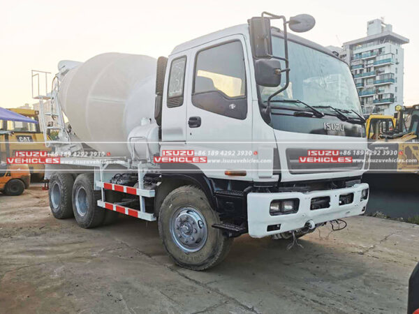 ISUZU Cement Mixer Vehicle Right