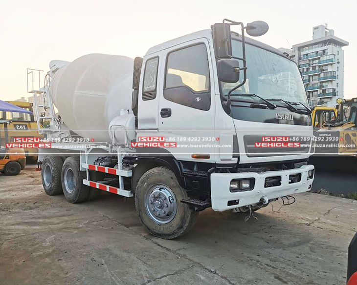 ISUZU Cement Mixer Vehicle Right ISUZU Cement Mixer Vehicle Right