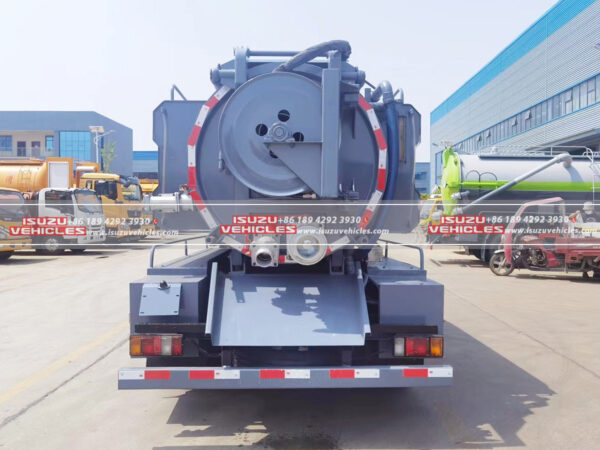 ISUZU Combined Jetting Vacuum Truck Back