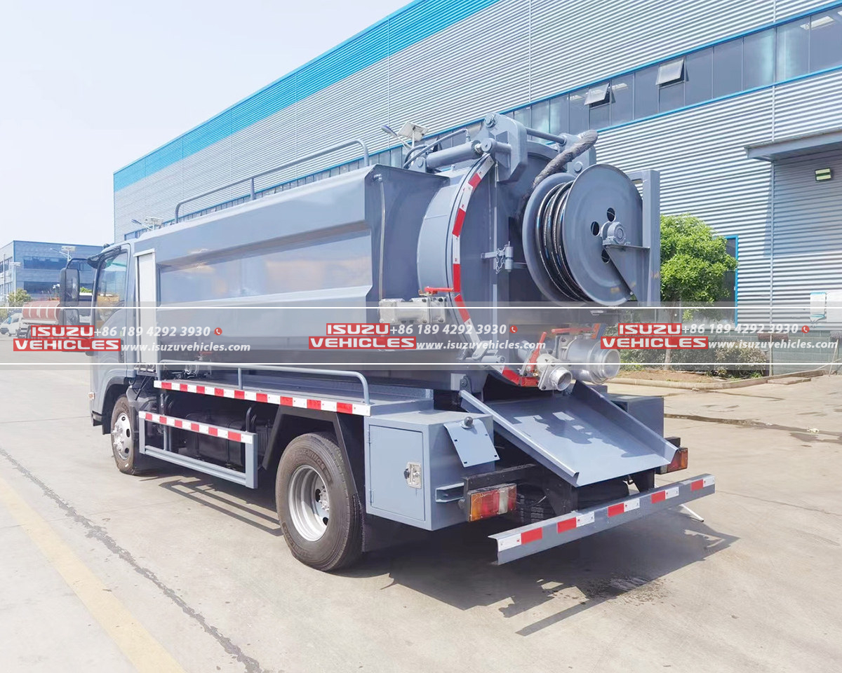 ISUZU Combined Jetting Vacuum Truck Left ISUZU Combined Jetting Vacuum Truck Left