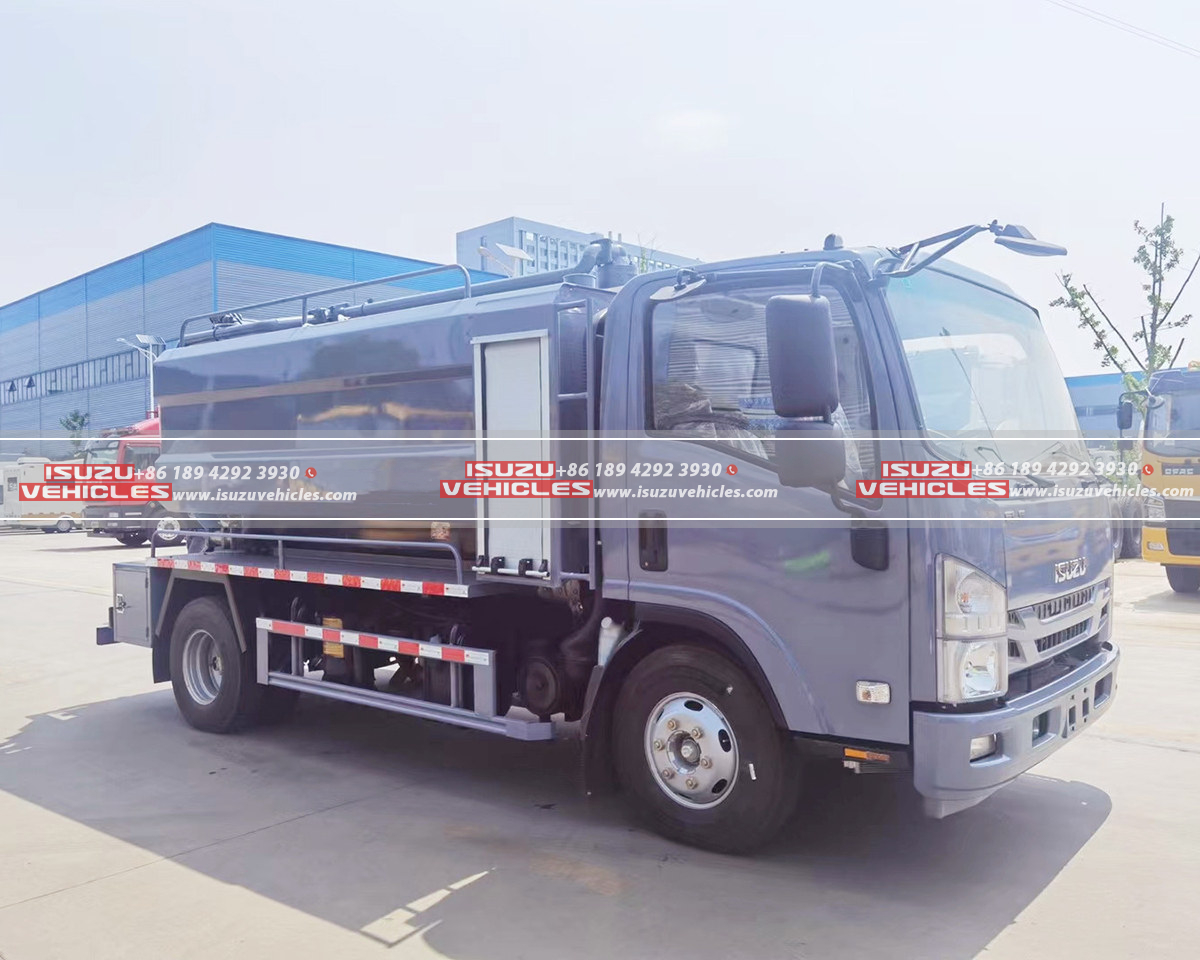 ISUZU Combined Jetting Vacuum Truck Right ISUZU Combined Jetting Vacuum Truck Right