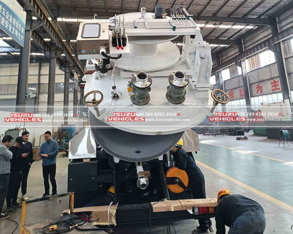 ISUZU Combined Sewer Jetting Truck Back Details
