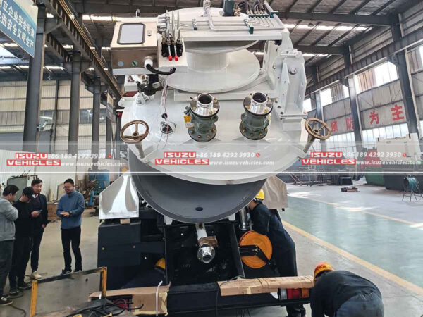 ISUZU Combined Sewer Jetting Truck Back Details