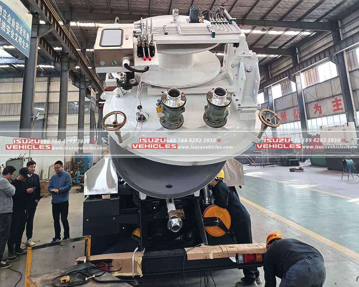 ISUZU Combined Sewer Jetting Truck Back Details ISUZU Combined Sewer Jetting Truck Back Details