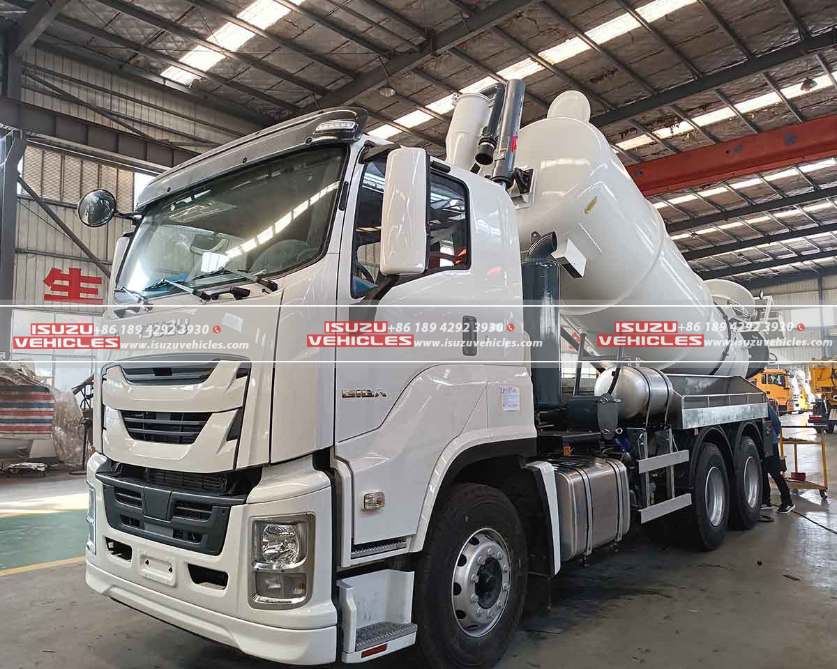 ISUZU Combined Sewer Jetting Truck Front ISUZU Combined Sewer Jetting Truck Front