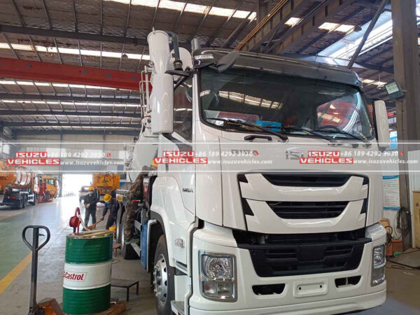 ISUZU Combined Sewer Jetting Truck Left