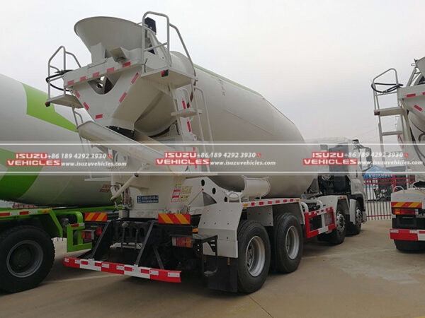 ISUZU Concrete Mixer Truck Back