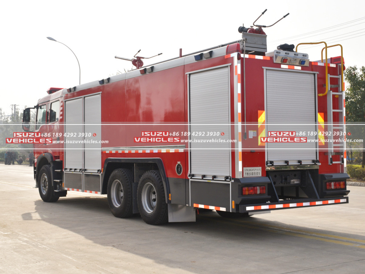 ISUZU Dry Powder and Foam Combined Fire Truck Running ISUZU Dry Powder and Foam Combined Fire Truck Running