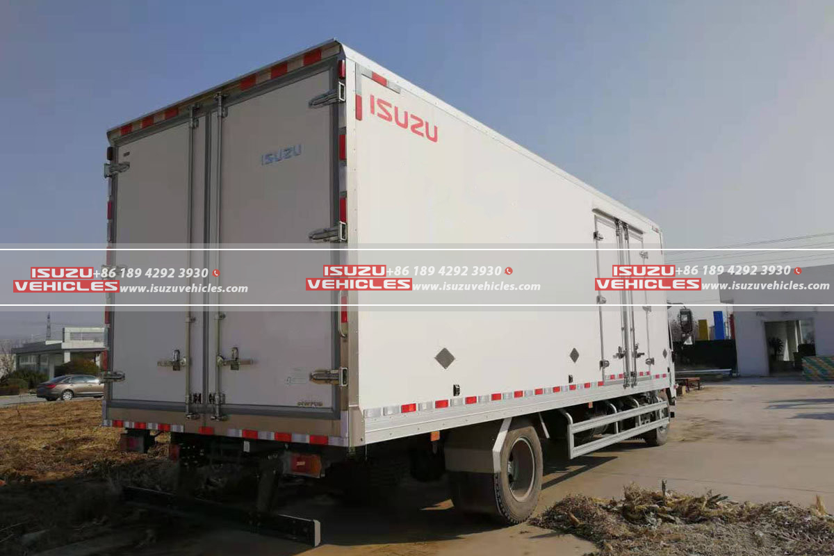 ISUZU ELF 30 CBM Refriged Box Truck Right Back ISUZU ELF 30 CBM Refriged Box Truck Right Back