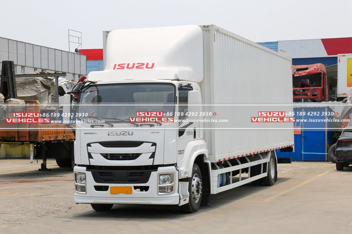 ISUZU GIGA 10 Meter Van Box Truck Right ISUZU GIGA 10 Meter Van Box Truck Right