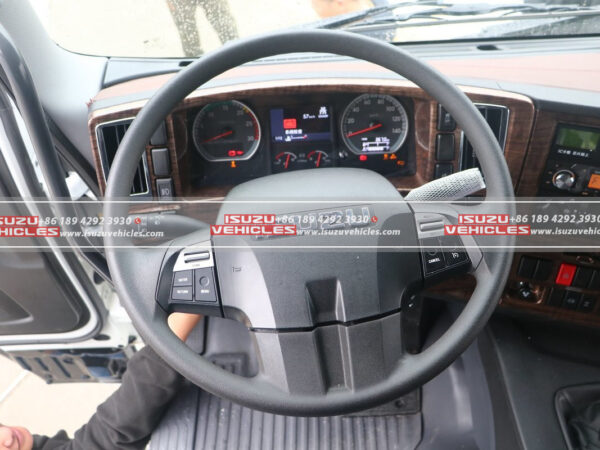 ISUZU GIGA 6X4 520HP Tractor Truck Dashboard