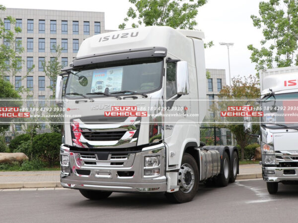 ISUZU GIGA 7 Meter 6×4 Tractor Truck Right