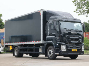 ISUZU GIGA 9.6 Meter Box Cargo Truck