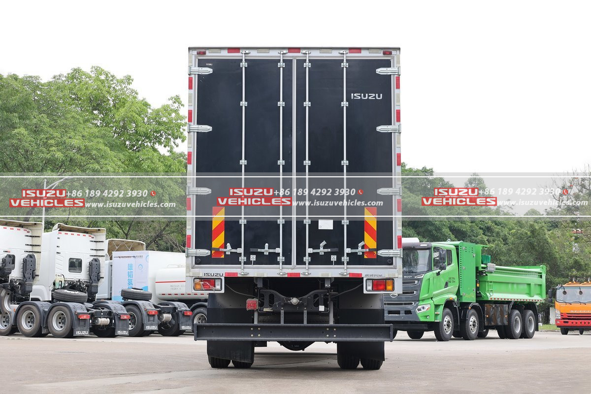 ISUZU GIGA 9.6 Meter Box Cargo Truck Back ISUZU GIGA 9.6 Meter Box Cargo Truck Back