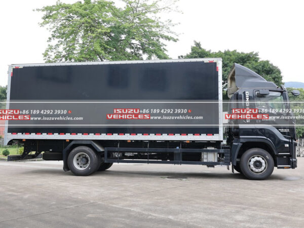 ISUZU GIGA 9.6 Meter Box Cargo Truck Box