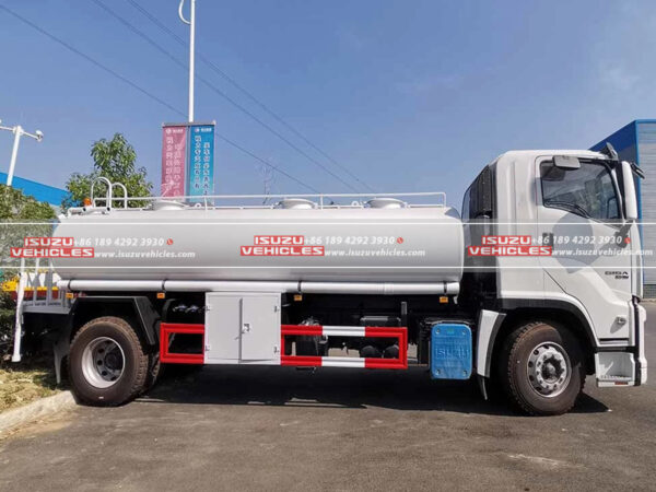 ISUZU GIGA Water Spray Vehicle Container