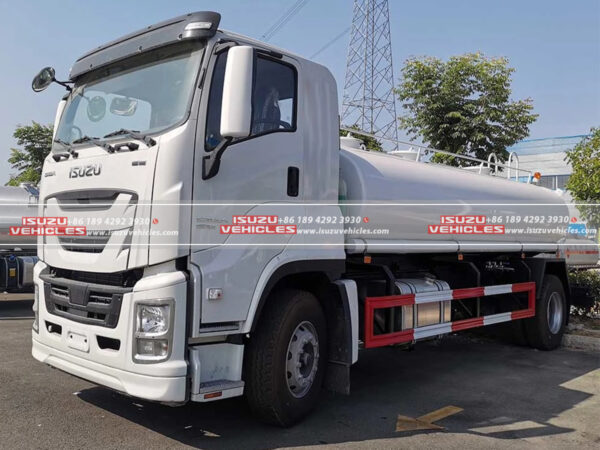 ISUZU GIGA Water Spray Vehicle Right