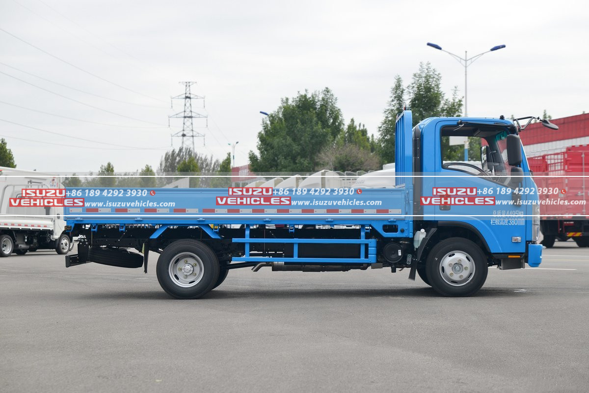 ISUZU KV100 Single-Row Lattice-Side Light Cargo Truck Side