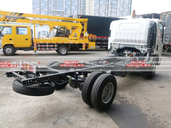 ISUZU KV600 Refrigerated Truck Chassis Back Right