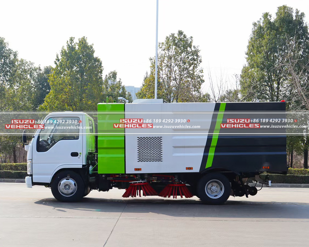 ISUZU Mini Street Sweeper Truck Side View ISUZU Mini Street Sweeper Truck Side View