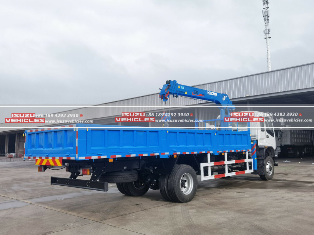 ISUZU Offroad Truck Mounted 5 Ton XCMG Crane Right Back