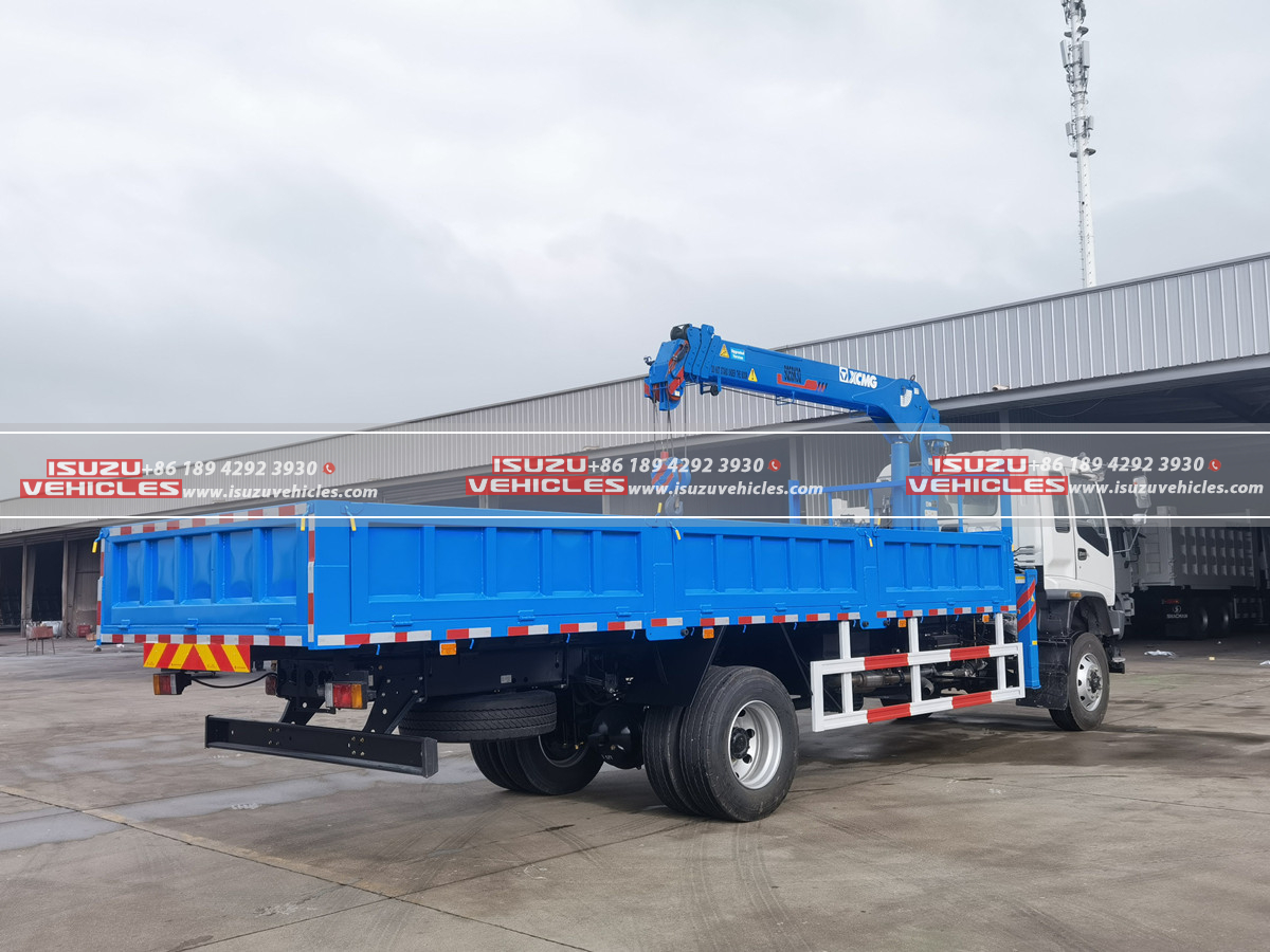 ISUZU Offroad Truck Mounted 5 Ton XCMG Crane Right Back ISUZU Offroad Truck Mounted 5 Ton XCMG Crane Right Back