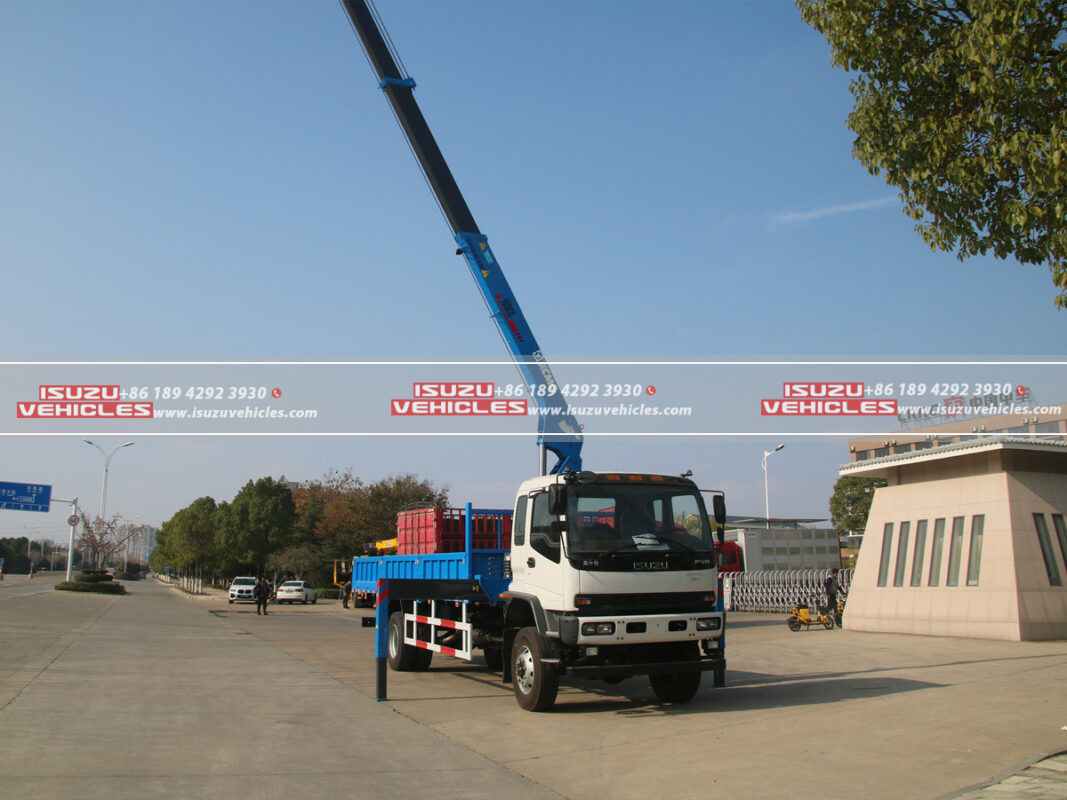 ISUZU Offroad Truck Mounted 5 Ton XCMG Crane Working