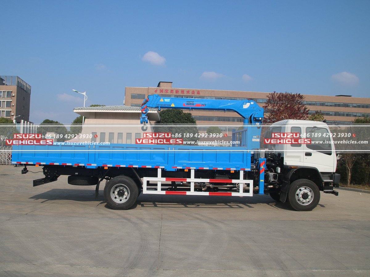 ISUZU Offroad Truck Mounted 5 Ton XCMG Crane side ISUZU Offroad Truck Mounted 5 Ton XCMG Crane side