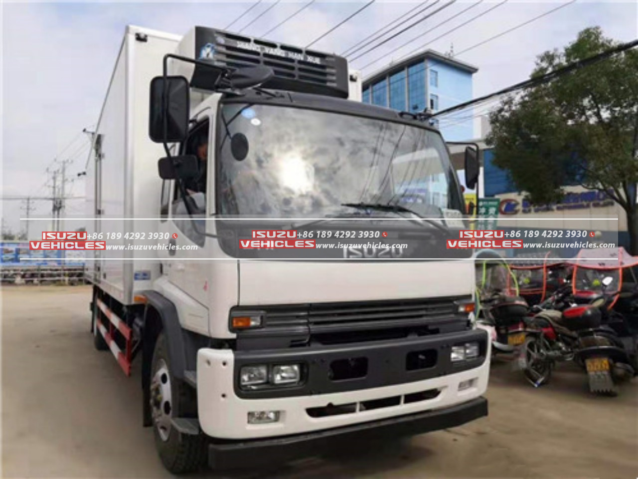 ISUZU Refrigerated Truck front