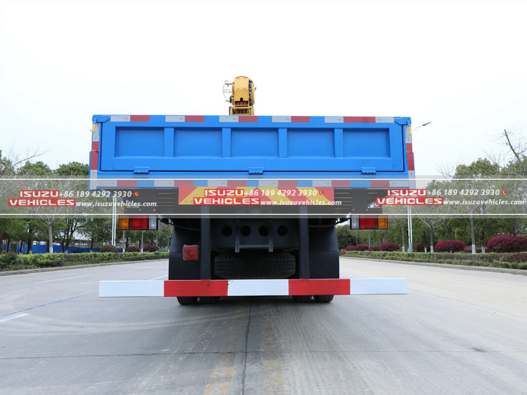ISUZU Truck Mounted 12 Ton XCMG Crane Back
