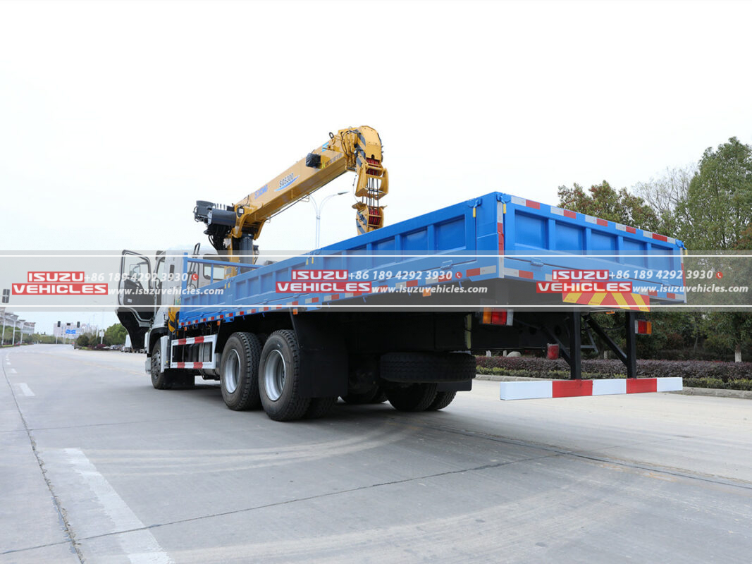 ISUZU Truck Mounted 12 Ton XCMG Crane Back Right