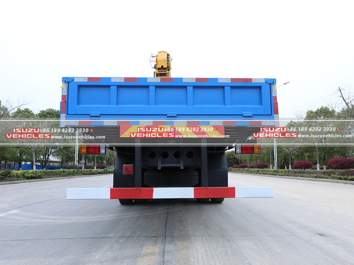 ISUZU Truck Mounted 12 Ton XCMG Crane Back ISUZU Truck Mounted 12 Ton XCMG Crane Back