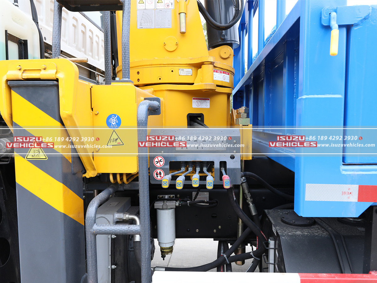 ISUZU Truck Mounted 12 Ton XCMG Crane Controller ISUZU Truck Mounted 12 Ton XCMG Crane Controller
