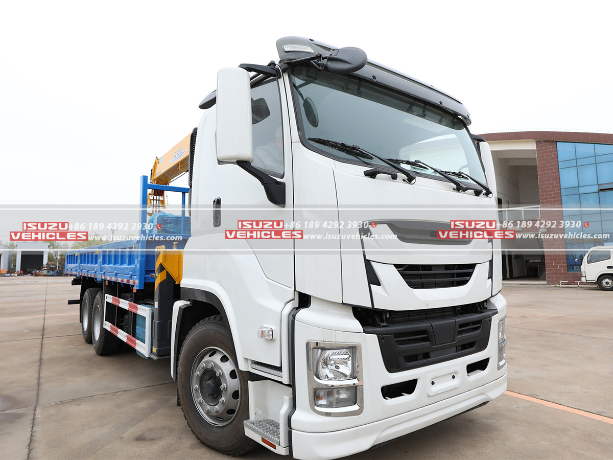 ISUZU Truck Mounted 12 Ton XCMG Crane Left ISUZU Truck Mounted 12 Ton XCMG Crane Left
