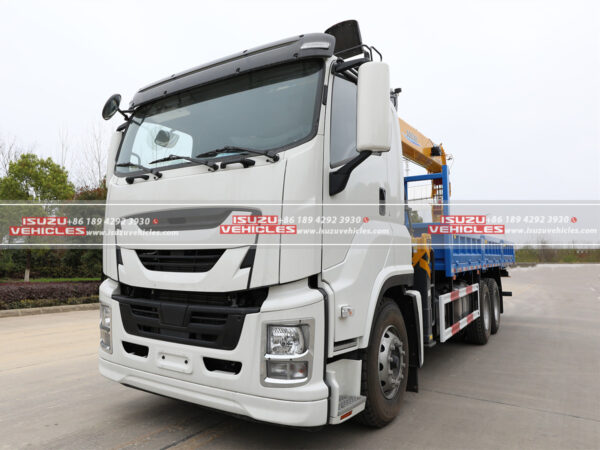ISUZU Truck Mounted 12 Ton XCMG Crane Right