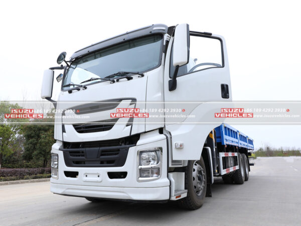 ISUZU Truck Mounted 12 Ton XCMG Crane Right Side