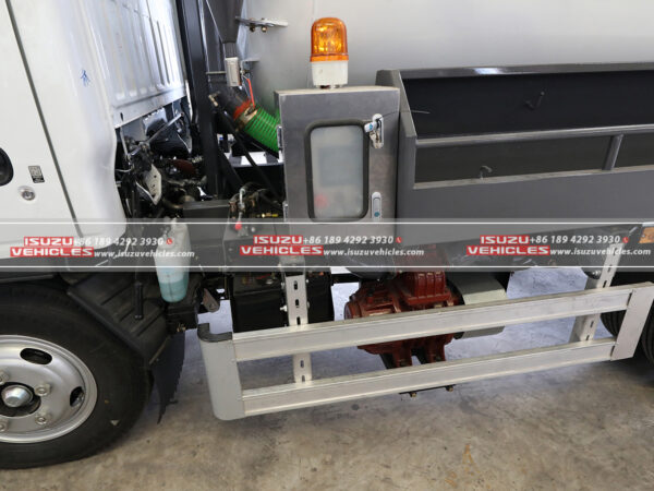 ISUZU Vacuum Sewer Truck Alert