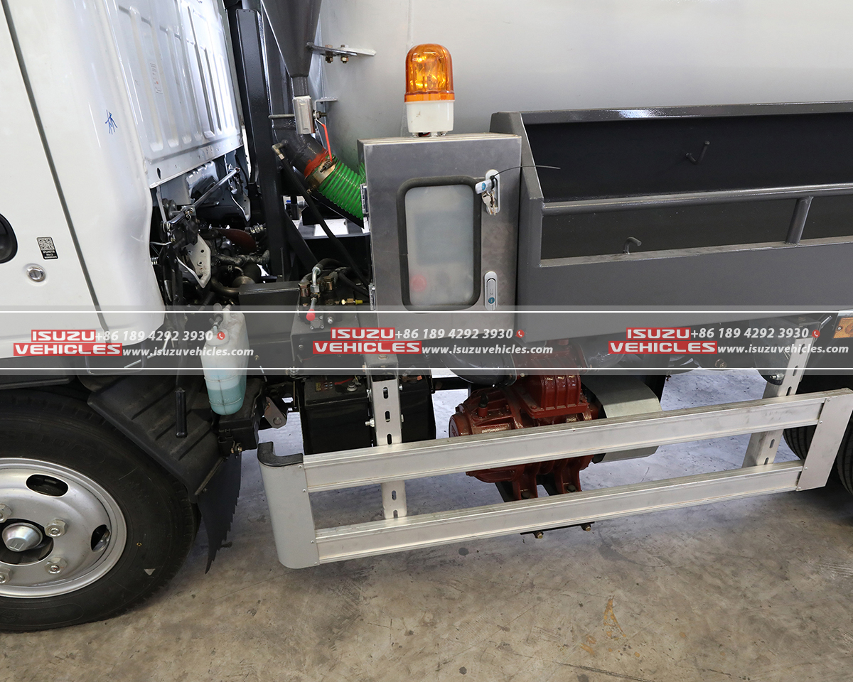 ISUZU Vacuum Sewer Truck Alert ISUZU Vacuum Sewer Truck Alert