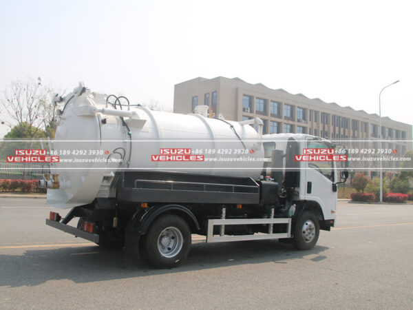 ISUZU Vacuum Sewer Truck Back