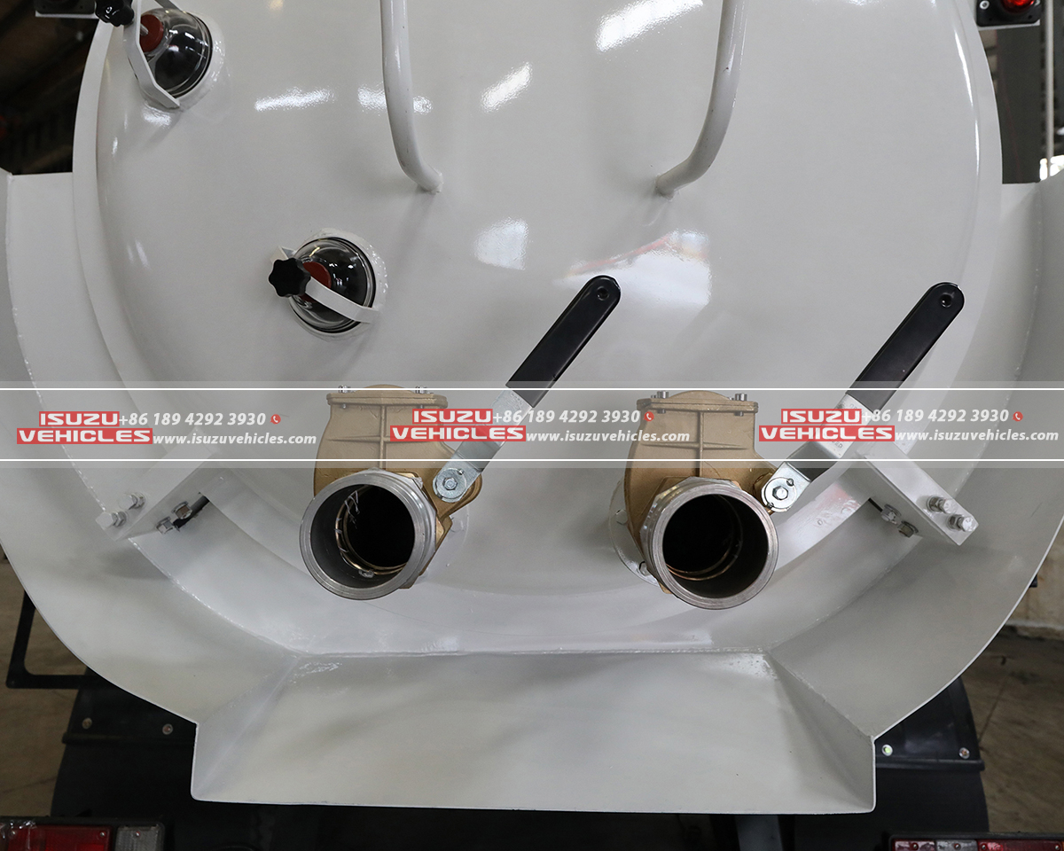 ISUZU Vacuum Sewer Truck Back Details ISUZU Vacuum Sewer Truck Back Details