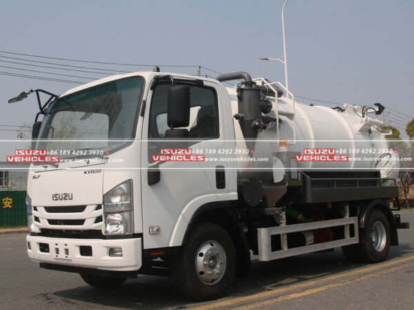 ISUZU Vacuum Sewer Truck Front