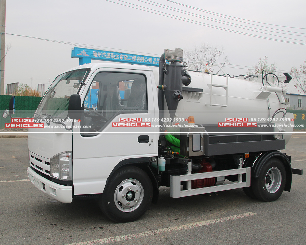 ISUZU Vacuum Sewer Truck Side View ISUZU Vacuum Sewer Truck Side View