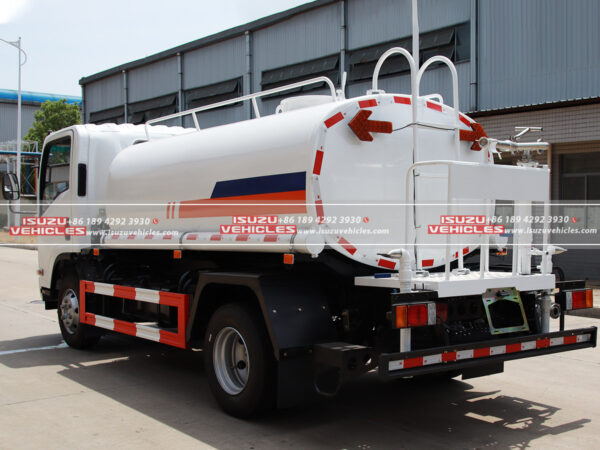 ISUZU Water Tank Bowser Truck Back